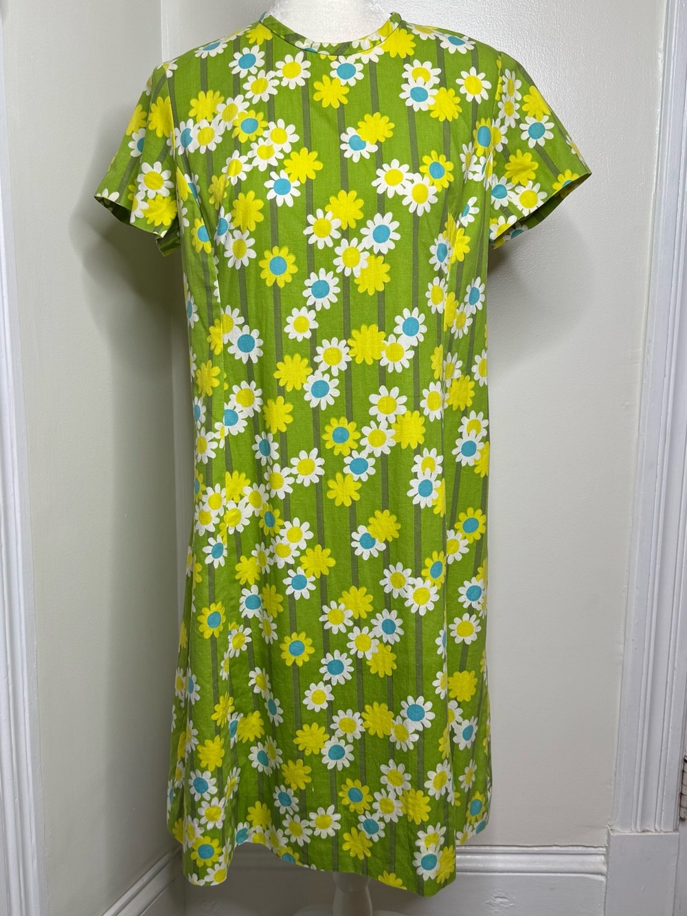Vintage 60s Mod Flower Power Groovy Shift Dress Daisies NO SIZE Medium? Retro